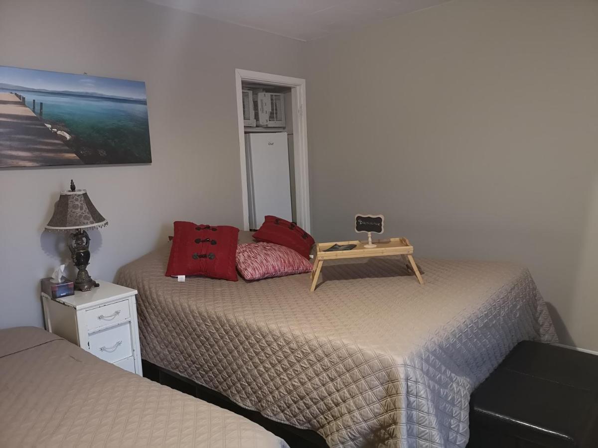 Les Soins De Vicky Hotel Lac-Megantic Luaran gambar